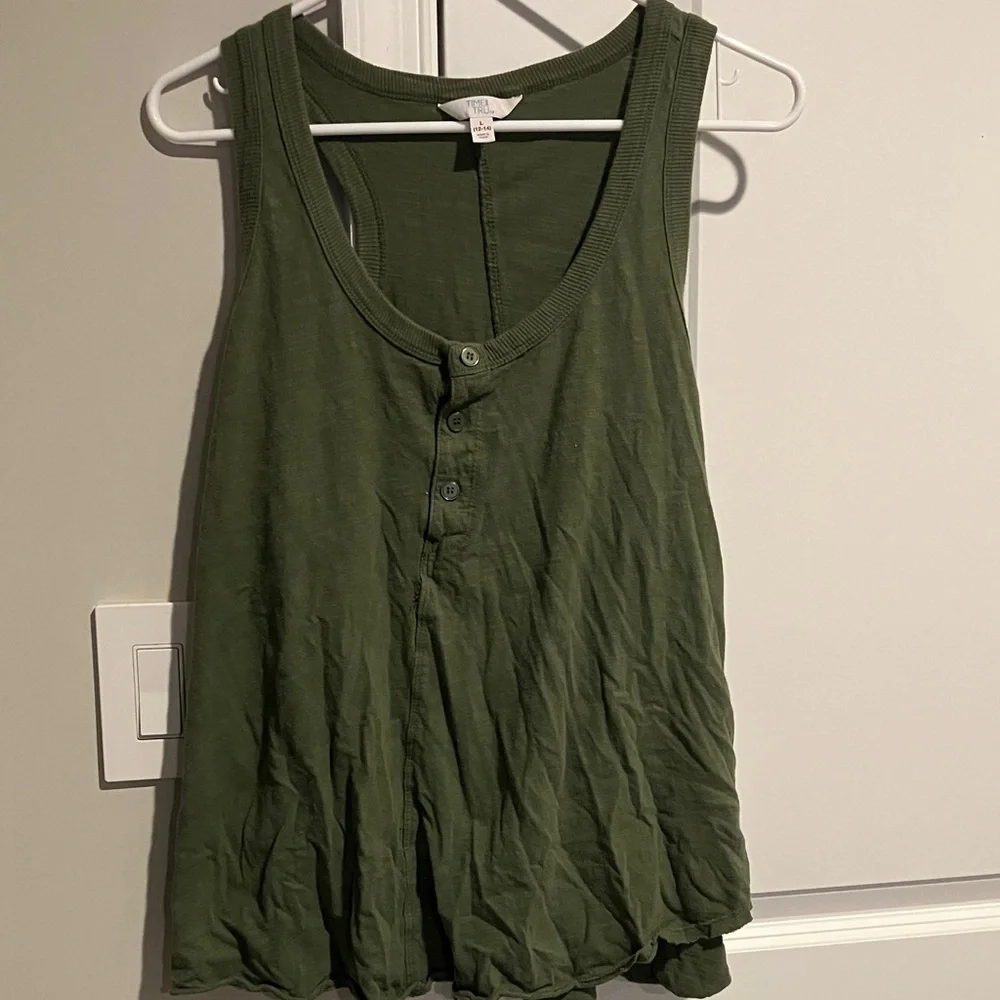 Time and Tru Buttoned Tank Top - Picture 1 of 5